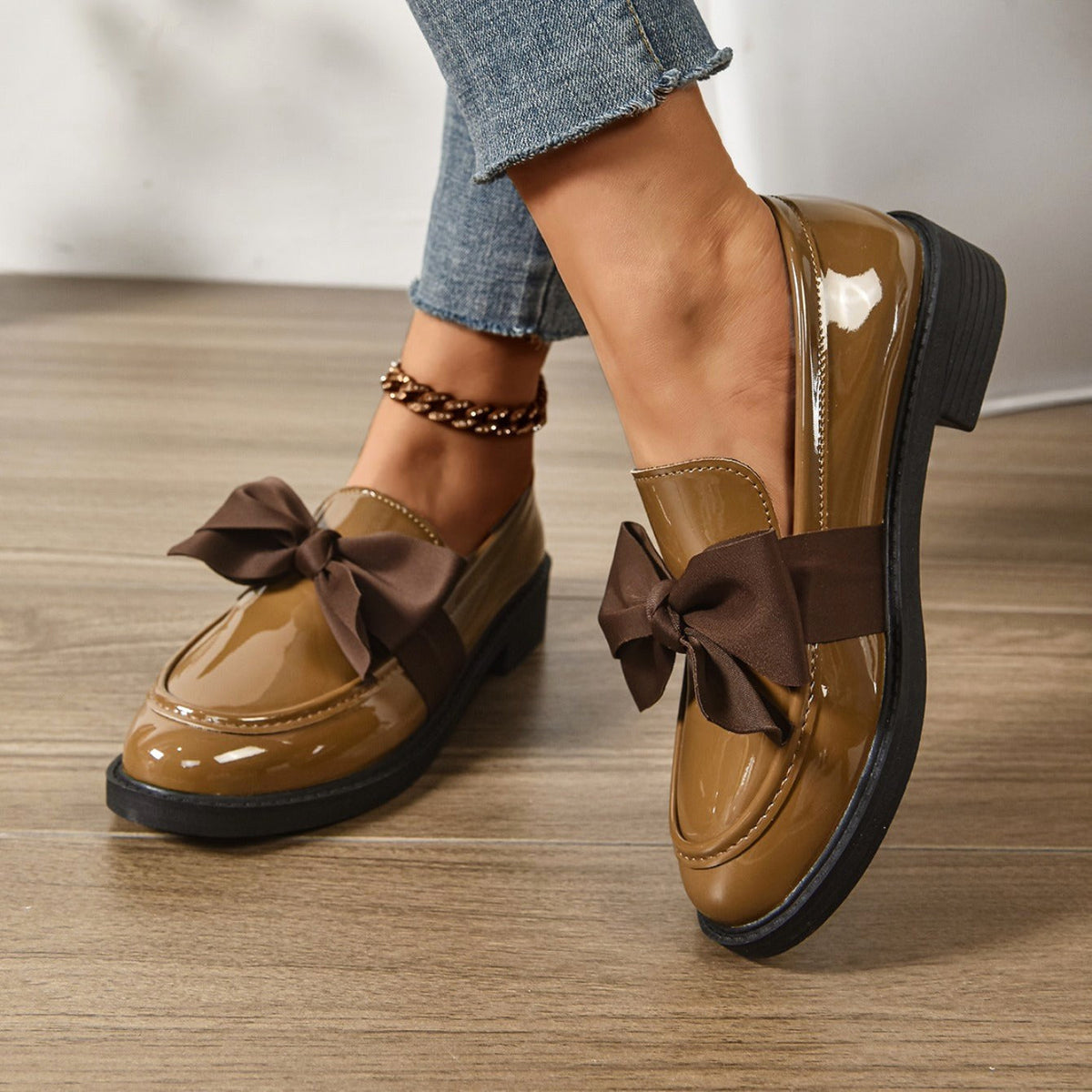 Aleksandra | Damskie buty wsuwane (slip-on) na platformie, z okrągłym noskiem i ozdobnym węzłem | Rokishi
